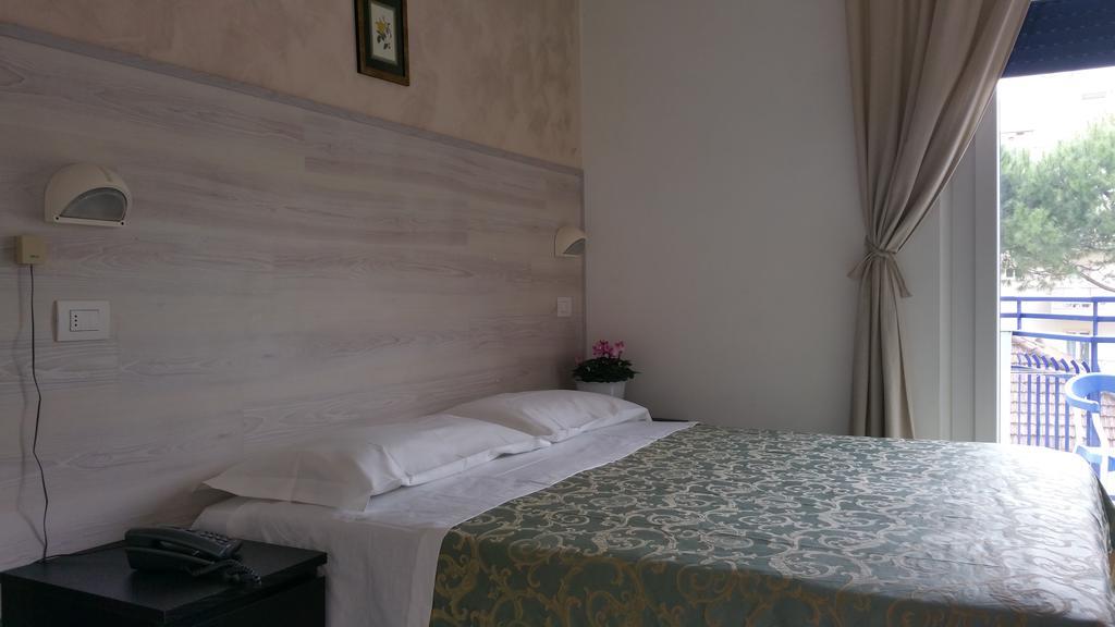 Hotel Canasta 里乔内 外观 照片