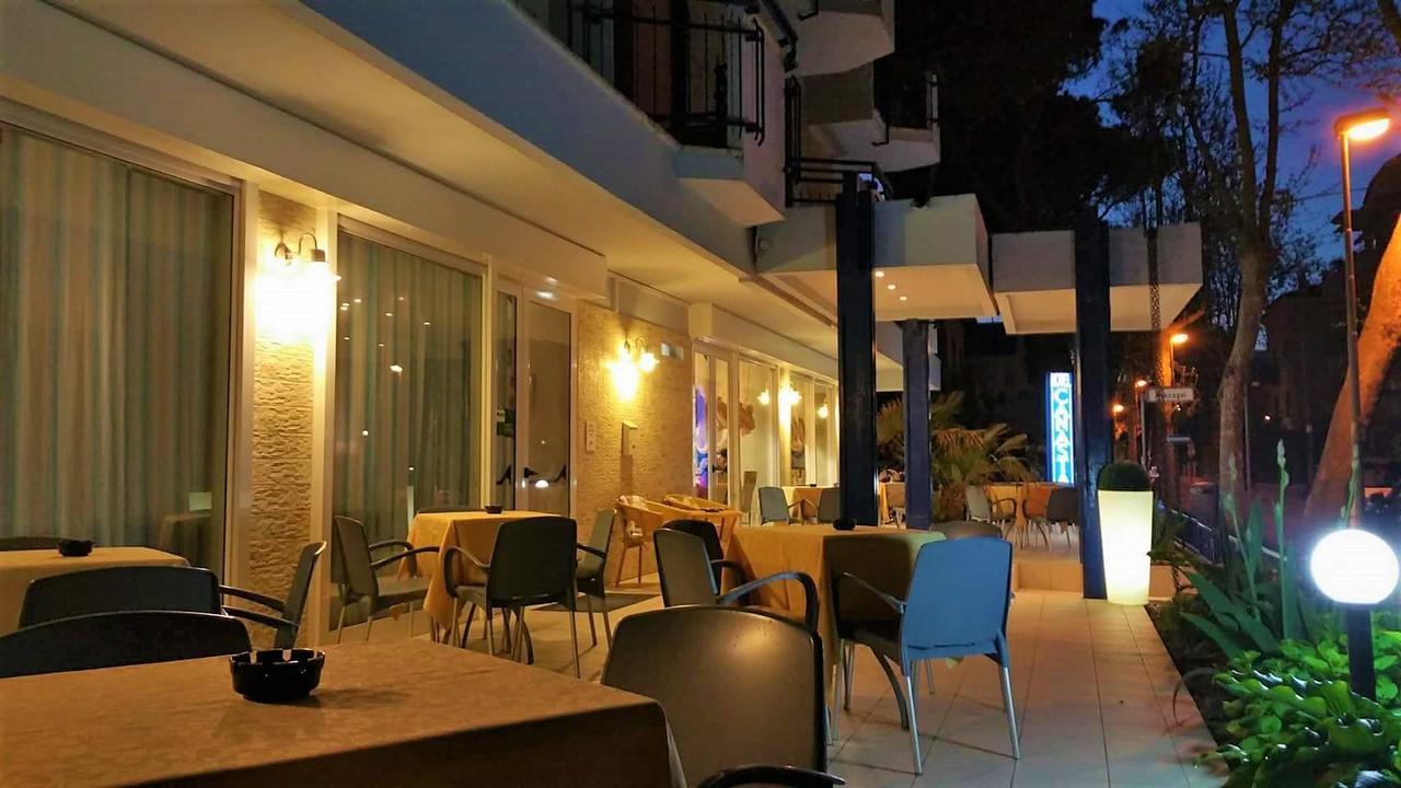 Hotel Canasta 里乔内 外观 照片